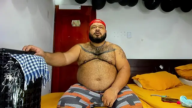 Snapshot of FetishBearsBig chatting on October 20, 11:08 pm FetishBearsBig online show from October 20, 11:08 pm