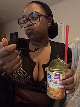 SweetHoneyBunz online show from November 25, 2:47 am