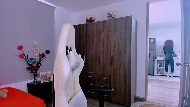 ScarlettMalbec online show from April 18, 9:15 pm