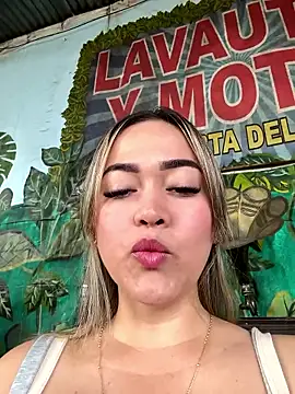 Danielavegax online show from December 21, 3:16 pm