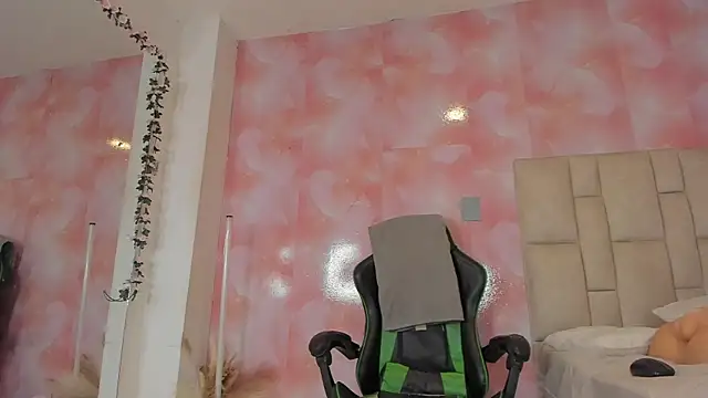 aida rose  online show from October 11, 6:10 pm