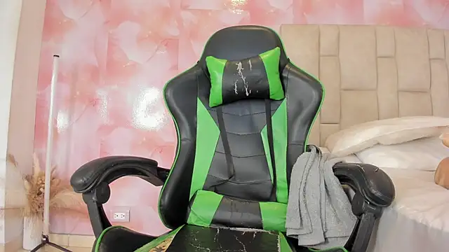 aida rose  online show from October 4, 4:22 pm