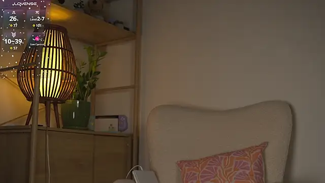 Snapshot of HelloHodge chatting on October 2, 5:40 pm HelloHodge online show from October 2, 5:40 pm