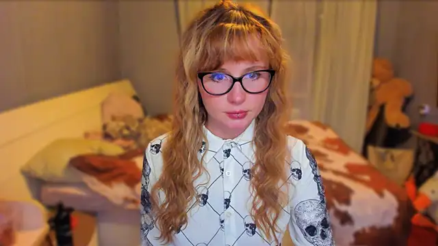 Snapshot of KlementinaBbG chatting on October 13, 8:22 pm KlementinaBbG online show from October 13, 8:22 pm