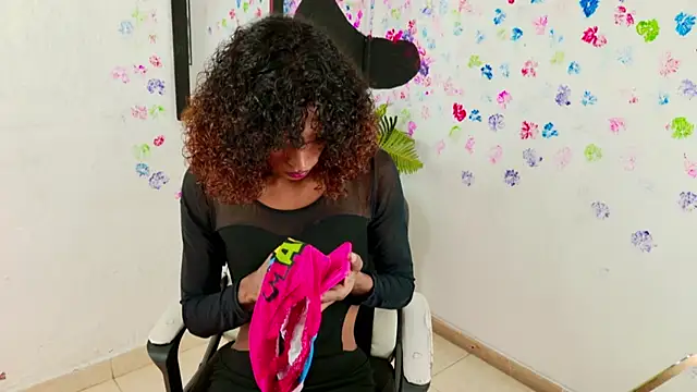 Snapshot of lau_sil chatting on September 28, 10:48 pm lau sil online show from September 28, 10:48 pm