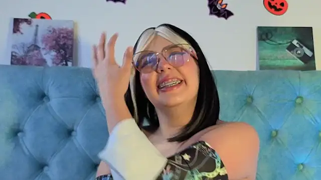 Paola Lyon  online show from October 27, 12:55 pm