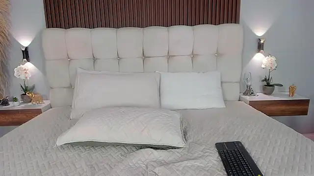 sofi potter  online show from February 28, 11:04 pm