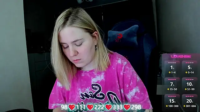 Olivia Munk online show from April 14, 3:50 am