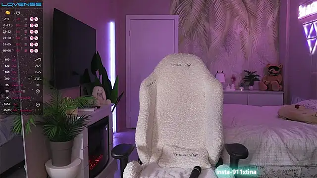 Break-me-Shake-me online show from February 22, 6:47 am