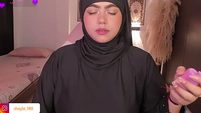 shayla 18 online show from March 26, 7:59 pm