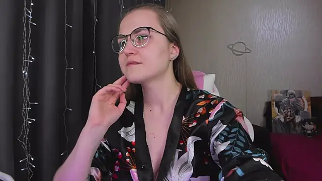 MissBrightShine online show from February 26, 1:32 pm