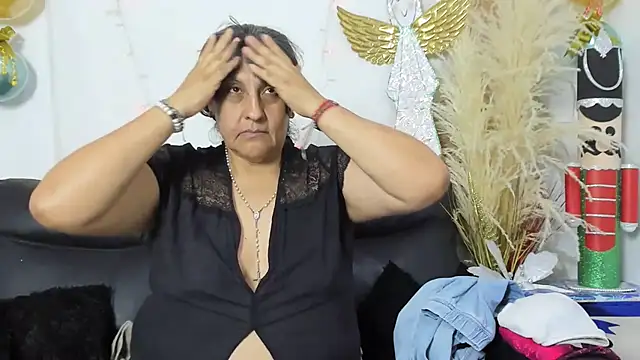 merlyna goldens online show from December 15, 11:21 pm