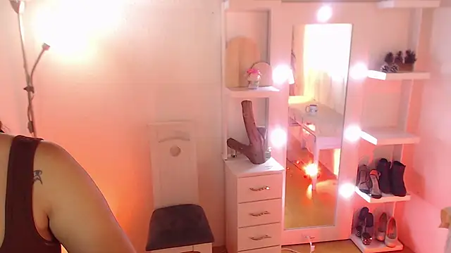  Kim  M online show from November 3, 1:37 pm