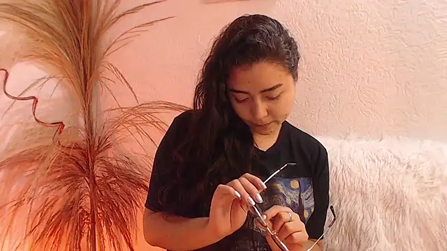  Kim  M online show from April 9, 1:49 pm