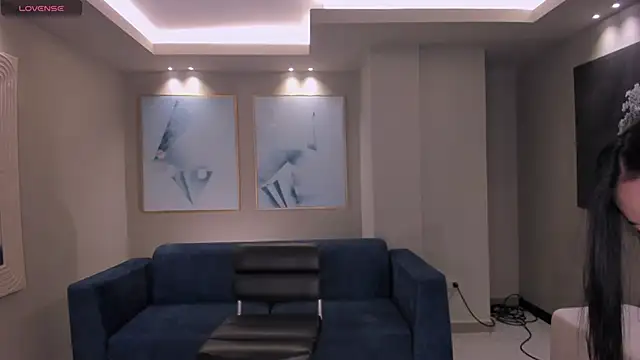 LizzHamilton   online show from March 14, 4:19 pm