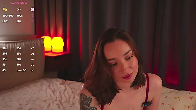 evvaa online show from December 4, 8:09 pm