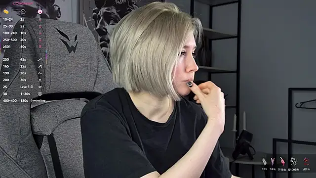 ReiYosimoto online show from February 27, 4:51 pm