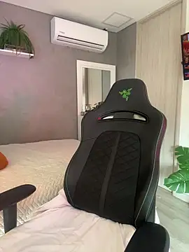 DaniDusan  online show from February 2, 9:25 pm